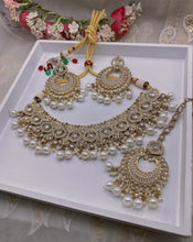 Load image into Gallery viewer, Antique gold 'BAHULA' Polki Kundan necklace Set