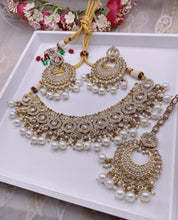 Load image into Gallery viewer, Antique gold 'BAHULA' Polki Kundan necklace Set