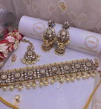 Load image into Gallery viewer, Antique gold MANI Mirror Kundan necklace Set