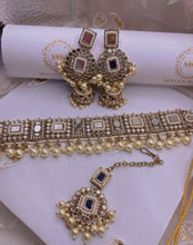 Load image into Gallery viewer, Antique gold MANI Mirror Kundan necklace Set