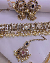 Load image into Gallery viewer, Antique gold MANI Mirror Kundan necklace Set