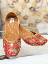 Load image into Gallery viewer, Traditional Pubjabi jutti khussa shoes indian shoes mojari flip flop sandal slipper flat shoes wedding shoes bridal shoes fancy women shoes
