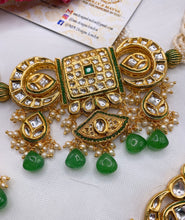 Load image into Gallery viewer, Green Beautiful INDIAN KUNDAN NECKLACE,Kundan Necklace Set