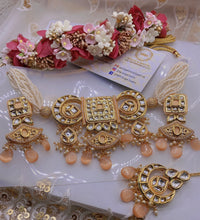 Load image into Gallery viewer, Peach Beautiful INDIAN KUNDAN NECKLACE,Kundan Necklace Set