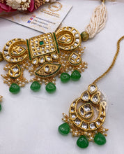 Load image into Gallery viewer, Green Beautiful INDIAN KUNDAN NECKLACE,Kundan Necklace Set
