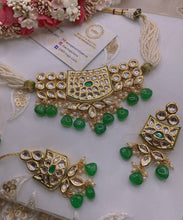Load image into Gallery viewer, Beautiful INDIAN KUNDAN NECKLACE,Kundan Necklace Set