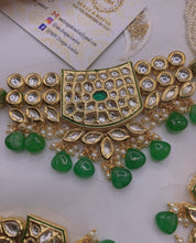 Load image into Gallery viewer, Beautiful INDIAN KUNDAN NECKLACE,Kundan Necklace Set
