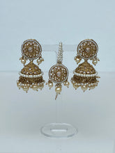 Load image into Gallery viewer, Aleena Earrings &amp; Tikka set  - Gold
