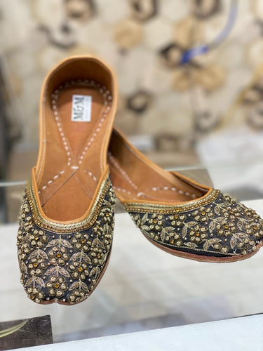 Traditional Pubjabi jutti khussa shoes indian shoes mojari flip flop sandal slipper flat shoes wedding shoes bridal shoes fancy women shoes
