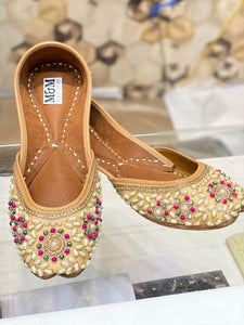 Punjabi jutti on sale for ladies